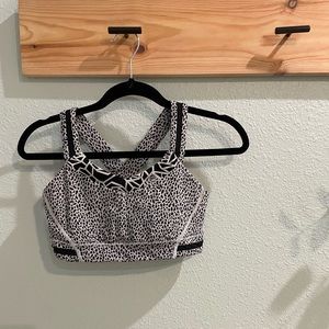 Lululemon black & white print bra size 6